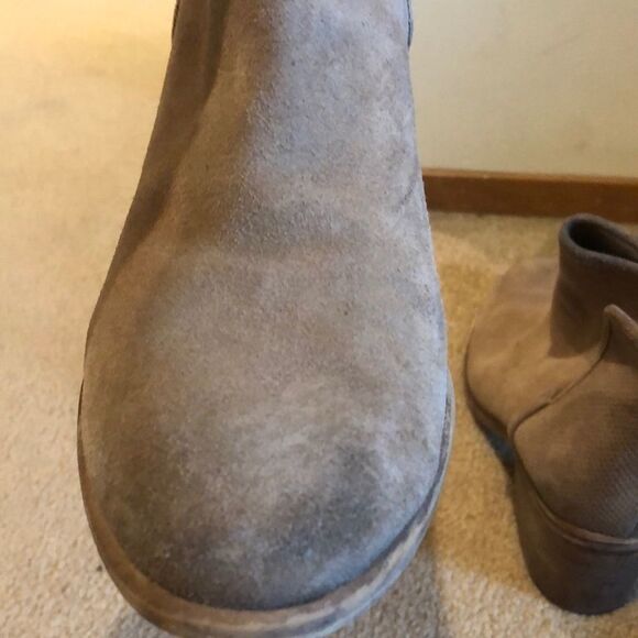 𝅺Hinge suede tan ankle booties - Picture 11 of 15